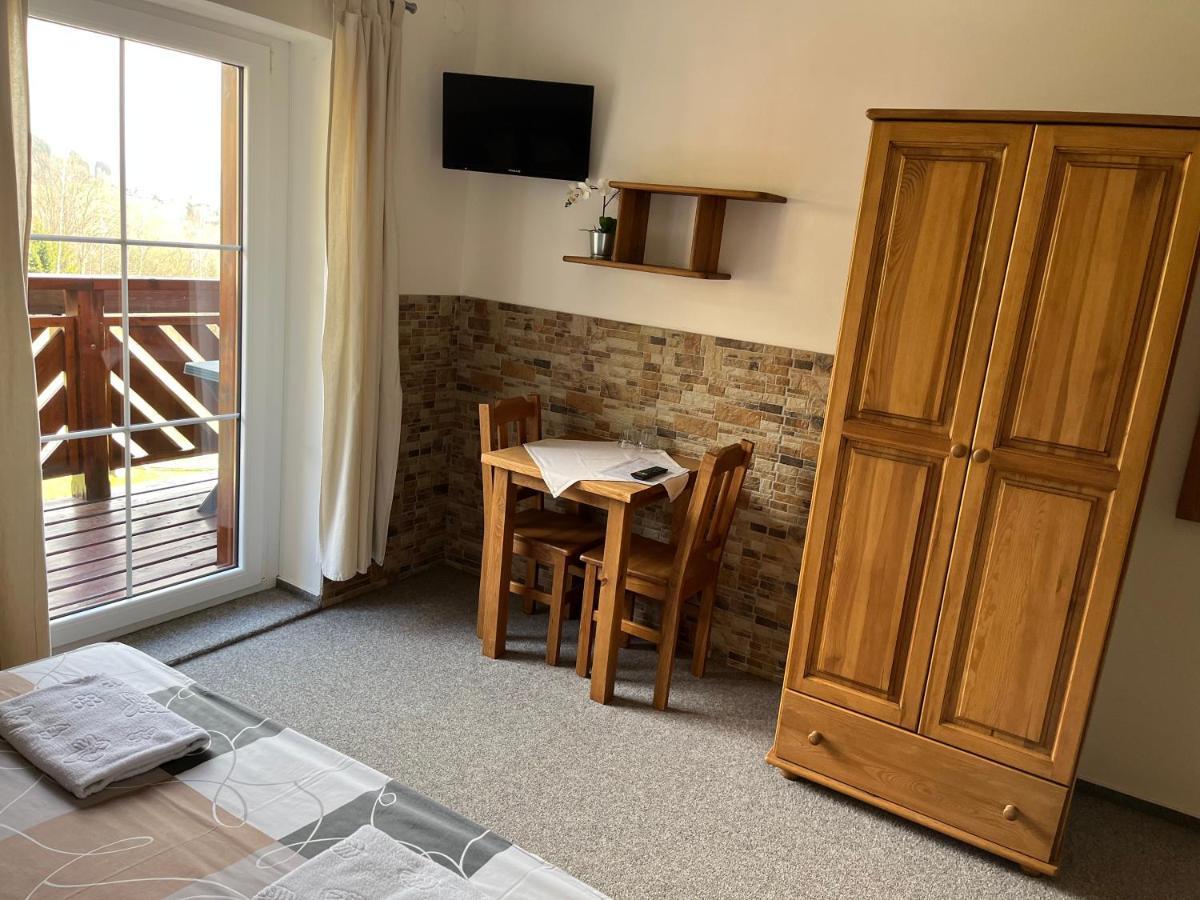 Hotel Na Planyrce Paseky nad Jizerou Esterno foto